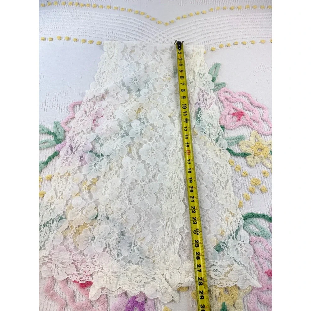 Vintage Cream Floral Lace Table Runner Scalloped Edge Centerpiece 29x13